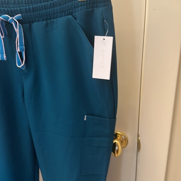 DOLAN women’s Madeleine 8 Pocket Slim Scrub Pants - Picture 6 of 16